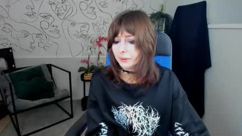 Snapshot of crystallbloom chatting on 09-30-25, 01:54 crystallbloom online show from 09-30-25, 01:54