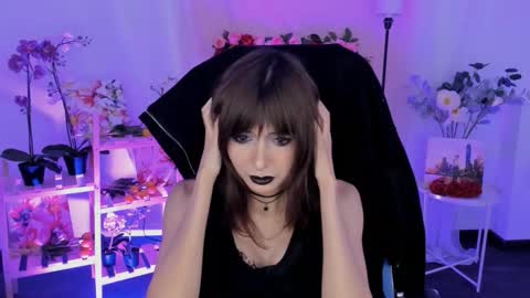 Snapshot of crystallbloom chatting on 12-16-25, 05:18 crystallbloom online show from 12-16-25, 05:18