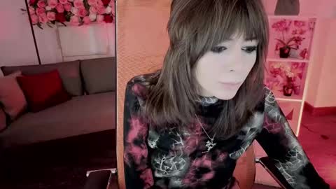 Snapshot of crystallbloom chatting on 02-07-26, 01:26 crystallbloom online show from 02-07-26, 01:26