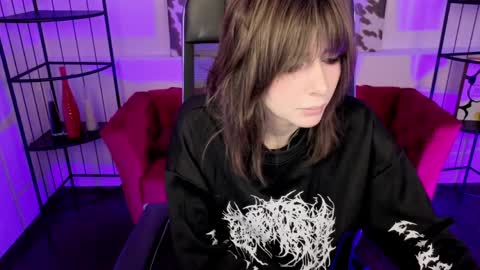 Snapshot of crystallbloom chatting on 04-01-26, 01:50 crystallbloom online show from 04-01-26, 01:50