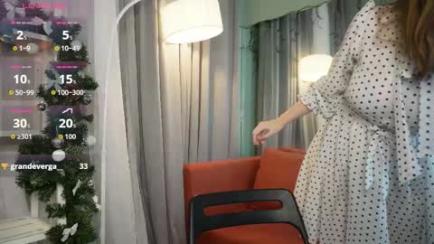 Snapshot of crystallglow chatting on 12-19-25, 09:11 Kitty online show from 12-19-25, 09:11