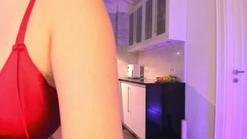 Snapshot of crystalnova_ chatting on 11-29-25, 09:18 Kristina online show from 11-29-25, 09:18