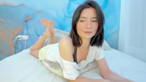 Snapshot of crystalnut chatting on 05-12-26, 05:59 Maria online show from 05-12-26, 05:59