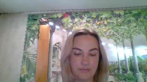 Snapshot of crystalqueen888 chatting on 03-29-26, 08:14 Julianna online show from 03-29-26, 08:14