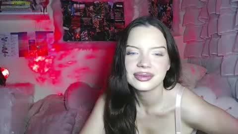 Snapshot of crystalsweet2000 chatting on 11-04-25, 03:16 MissCrystal online show from 11-04-25, 03:16