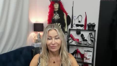 Snapshot of crystalxohotty chatting on 09-22-25, 05:31 CrystalHotty online show from 09-22-25, 05:31