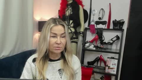 Snapshot of crystalxohotty chatting on 01-19-26, 05:33 CrystalHotty online show from 01-19-26, 05:33