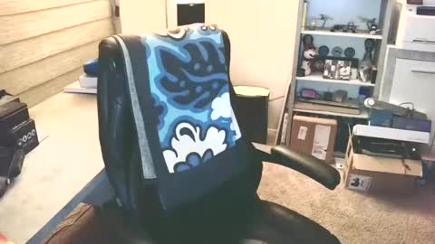 Snapshot of cucuforcocopuffs chatting on 10-19-25, 04:02 Yup... kinda old but Stop in and say hello online show from 10-19-25, 04:02