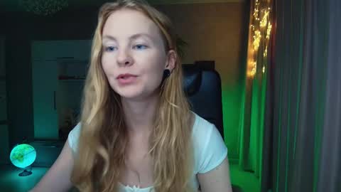 Snapshot of cuddle_kitten chatting on 11-24-25, 01:55 Alexia online show from 11-24-25, 01:55