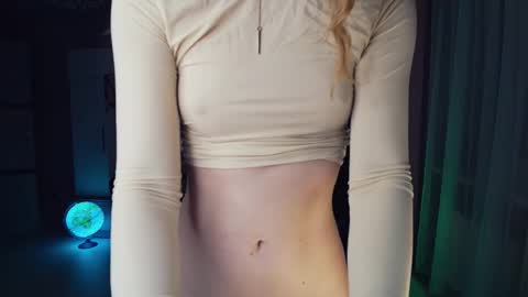 Snapshot of cuddle_kitten chatting on 12-16-25, 05:12 Alexia online show from 12-16-25, 05:12