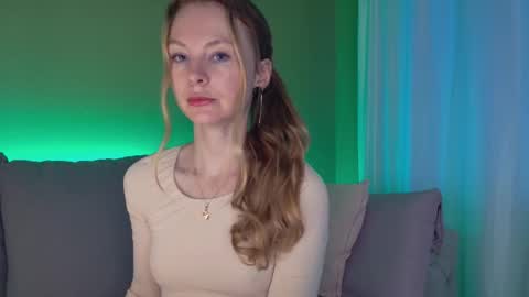 Snapshot of cuddle_kitten chatting on 01-18-26, 05:44 Alexia online show from 01-18-26, 05:44