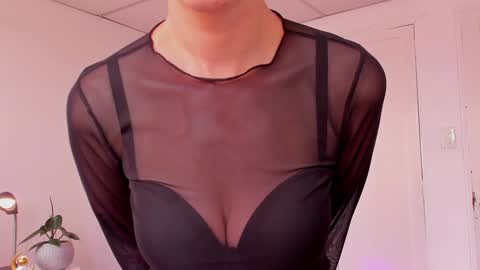 Leonela online show from 12-12-24, 06:21