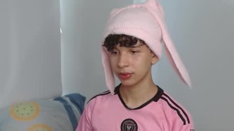 Cuddly online show from 12-04-24, 07:34