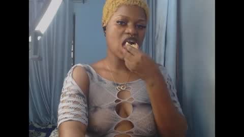Snapshot of cum_ebony_petitxx chatting on 06-12-26, 06:56 cath online show from 06-12-26, 06:56