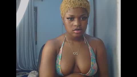 Snapshot of cum_ebony_petitxx chatting on 06-22-26, 07:05 cath online show from 06-22-26, 07:05