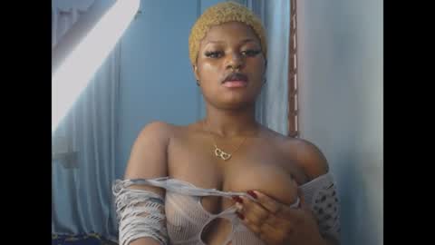 Snapshot of cum_ebony_petitxx chatting on 06-27-26, 03:17 cath online show from 06-27-26, 03:17