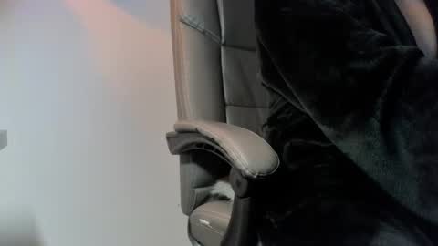 Snapshot of cum_gun_19 chatting on 10-08-25, 07:00 cum gun online show from 10-08-25, 07:00