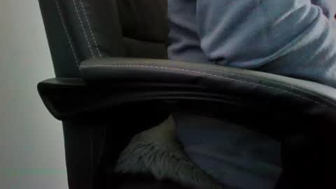 Snapshot of cum_gun_19 chatting on 10-29-25, 01:02 cum gun online show from 10-29-25, 01:02