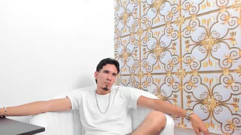 Snapshot of cum_serafin chatting on 10-29-25, 03:09 JOHN online show from 10-29-25, 03:09