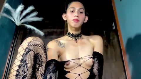 Snapshot of cumm_thiara1999 chatting on 10-20-25, 06:25 YOUR KWEEN STELLINA online show from 10-20-25, 06:25