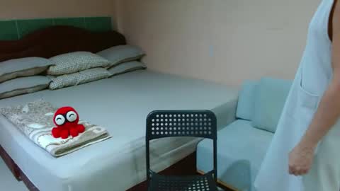 Snapshot of cummleahcumm chatting on 10-09-25, 12:19 Leah Vergara online show from 10-09-25, 12:19