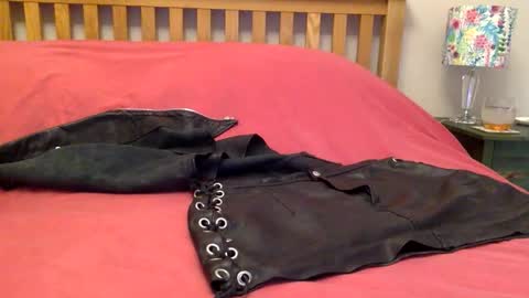 Snapshot of cumonherguys chatting on 10-21-25, 12:50 cumonherguys online show from 10-21-25, 12:50
