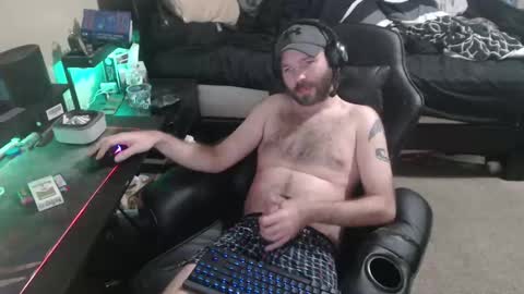 Snapshot of cumslinger2003 chatting on 11-17-25, 01:39 cumslinger2003 online show from 11-17-25, 01:39