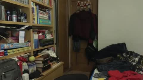 curiosillo1983 online show from 04-18-26, 07:07