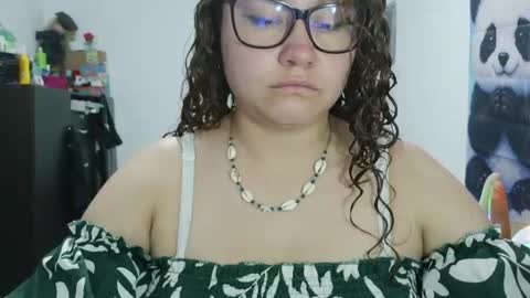 Snapshot of curly_greeneyed chatting on 06-24-26, 12:20 Vannesa online show from 06-24-26, 12:20