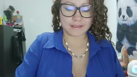 Snapshot of curly_greeneyed chatting on 06-27-26, 03:11 Vannesa online show from 06-27-26, 03:11