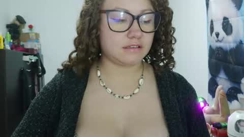 Snapshot of curly_greeneyed chatting on 07-02-26, 03:23 Vannesa online show from 07-02-26, 03:23