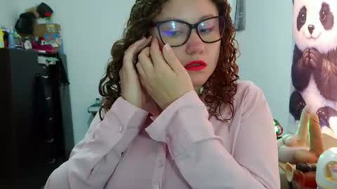 Snapshot of curly_greeneyed chatting on 07-23-26, 02:04 Vannesa online show from 07-23-26, 02:04