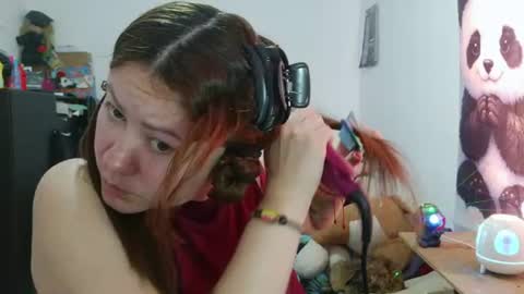 Snapshot of curly_greeneyed chatting on 07-28-26, 06:07 Vannesa online show from 07-28-26, 06:07