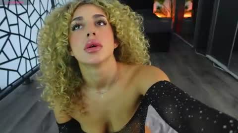 Antonia online show from 06-11-26, 10:57