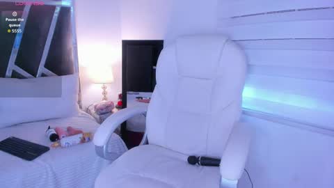 Samanttha online show from 04-28-26, 07:41