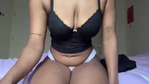 Snapshot of curvycutie1818 chatting on 01-09-25, 04:06 Curvycutie18 online show from 01-09-25, 04:06