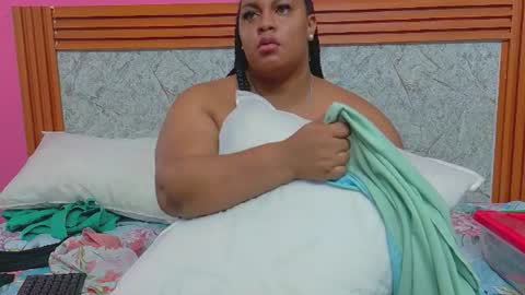 Snapshot of curvyhomebebe chatting on 06-11-26, 03:04 curvyhomebebe online show from 06-11-26, 03:04