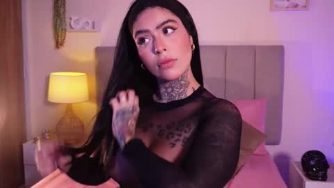 Snapshot of curvyliciouss chatting on 12-20-25, 06:59 Samantha online show from 12-20-25, 06:59