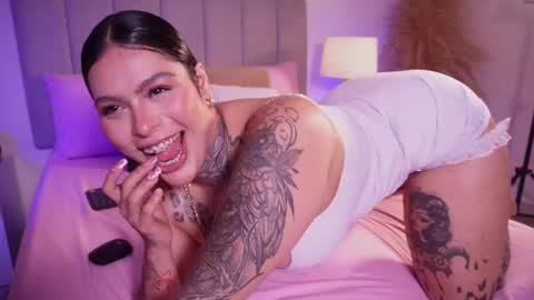 Snapshot of curvyliciouss chatting on 02-24-26, 07:56 Samantha online show from 02-24-26, 07:56