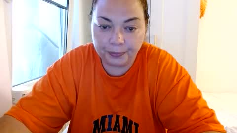 Snapshot of curvymomylore chatting on 06-03-26, 11:24 Lore online show from 06-03-26, 11:24