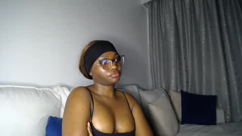 Liya online show from 04-21-26, 01:42