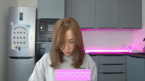 Snapshot of cute_beauty chatting on 10-21-25, 09:10 Amanda online show from 10-21-25, 09:10