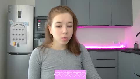 Snapshot of cute_beauty chatting on 10-25-25, 10:34 Amanda online show from 10-25-25, 10:34