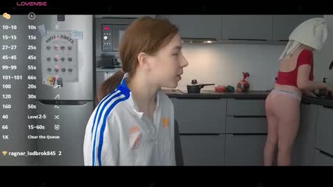 Snapshot of cute_beauty chatting on 11-16-25, 11:16 Amanda online show from 11-16-25, 11:16