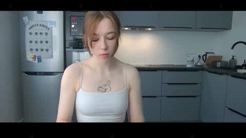 Snapshot of cute_beauty chatting on 11-17-25, 12:11 Amanda online show from 11-17-25, 12:11