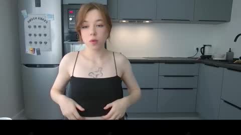 Snapshot of cute_beauty chatting on 11-22-25, 12:04 Amanda online show from 11-22-25, 12:04