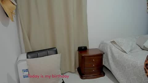 Snapshot of cute_brunett chatting on 07-07-26, 07:23 Sara online show from 07-07-26, 07:23