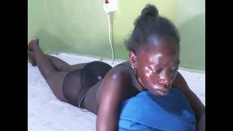 cute_doria online show from 10-08-25, 02:53