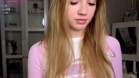 Snapshot of cute_fox_girl chatting on 12-04-24, 07:06 Anne online show from 12-04-24, 07:06