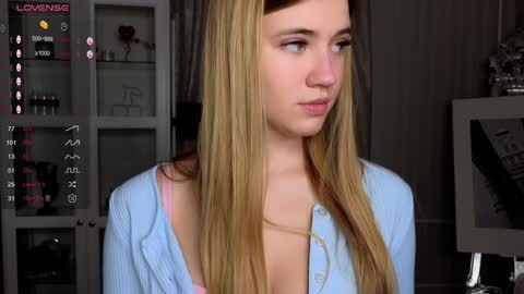 Snapshot of cute_fox_girl chatting on 12-21-24, 07:03 Anne online show from 12-21-24, 07:03